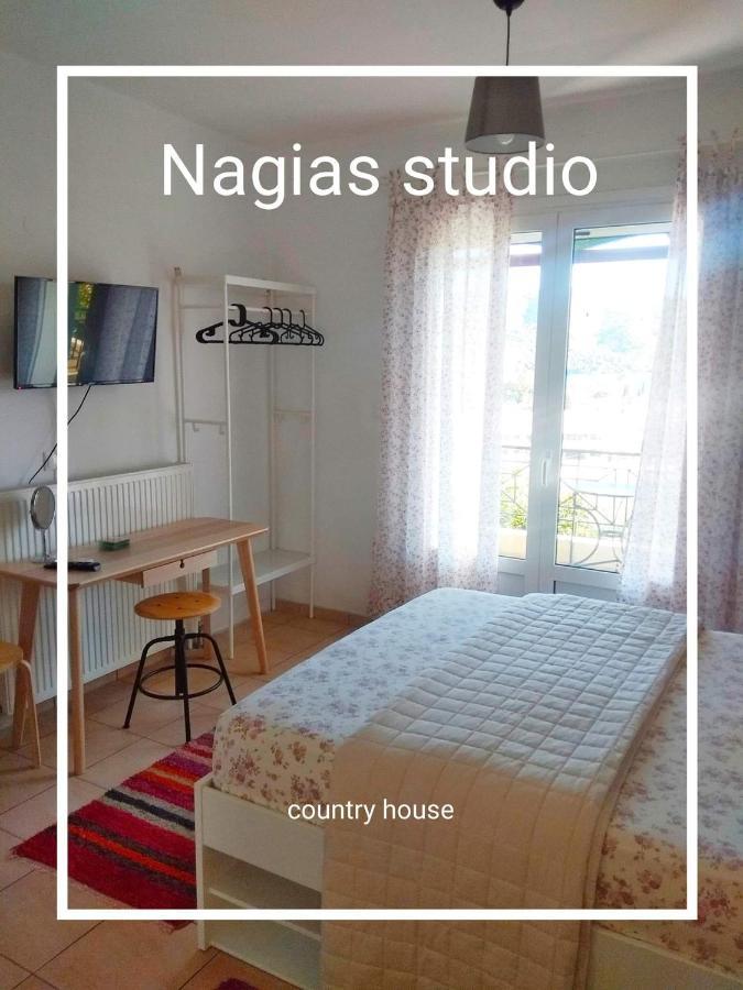 Вилла Elaia Country Living Галатас Экстерьер фото